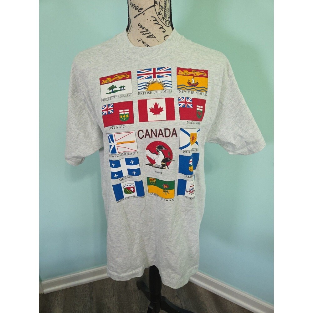Vintage Graphic Canadian Flags T-Shirt large single stitch travel tourist souven